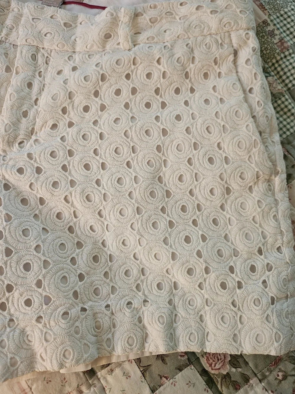 Banana Republic Islet Hampton White Crochet Shorts - Size 2 - Picture 7 of 9